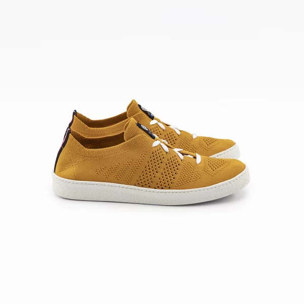 Paire de sneakers jaune moutarde Made in France