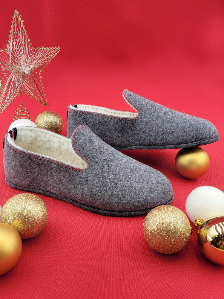 Chaussons en laine gris cadeau de Noël