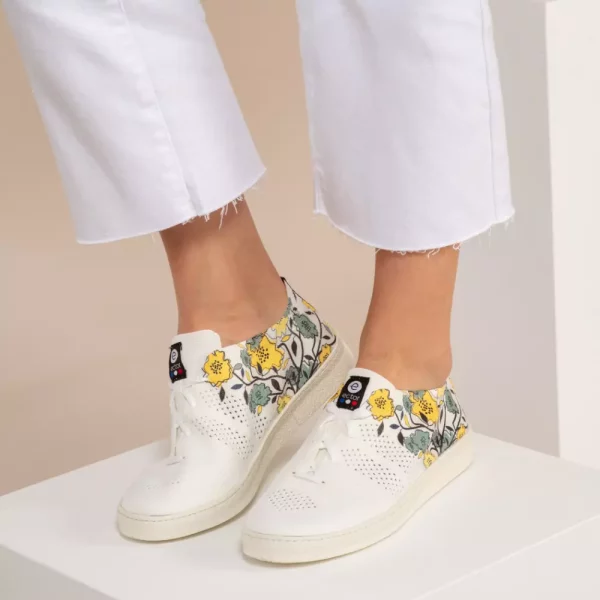 chaussures bouteilles plastiques recyclées fleurs jaunes